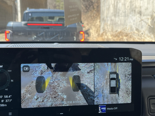 기아 타스만 오프로드 전용 디스플레이 화면. 장우진 기자